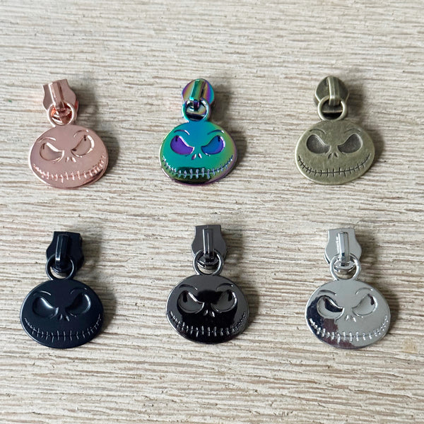 Skellington Zipper Pull